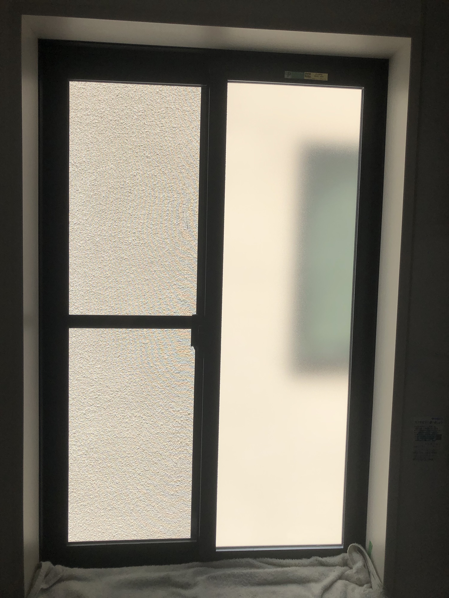 【兵庫県　神戸市中央区】フロストタイプ目隠しフィルム（サンゲツ　スチーム85）