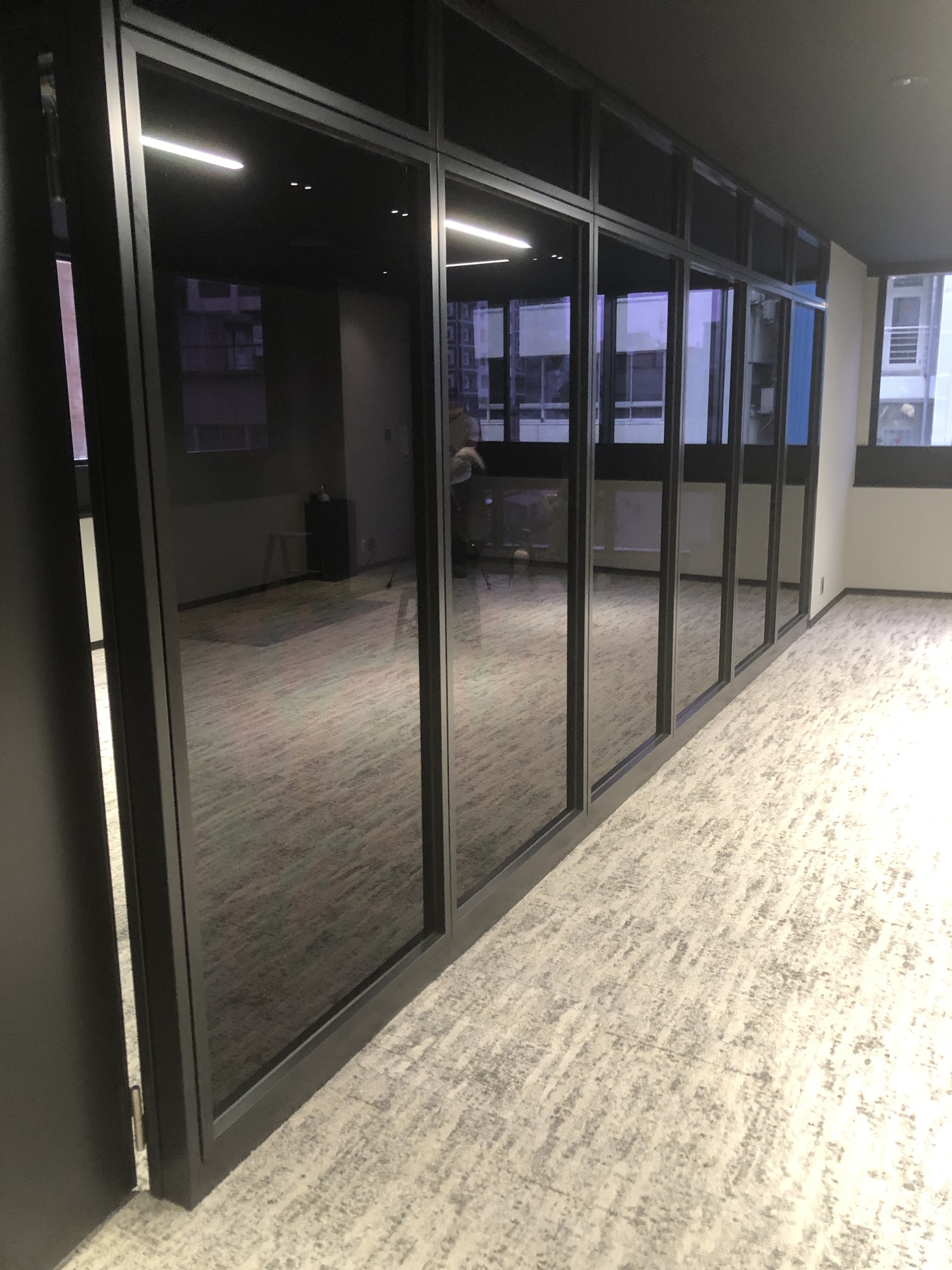 【兵庫県　神戸市中央区】目隠しスモークフィルム（3M スモーク5）