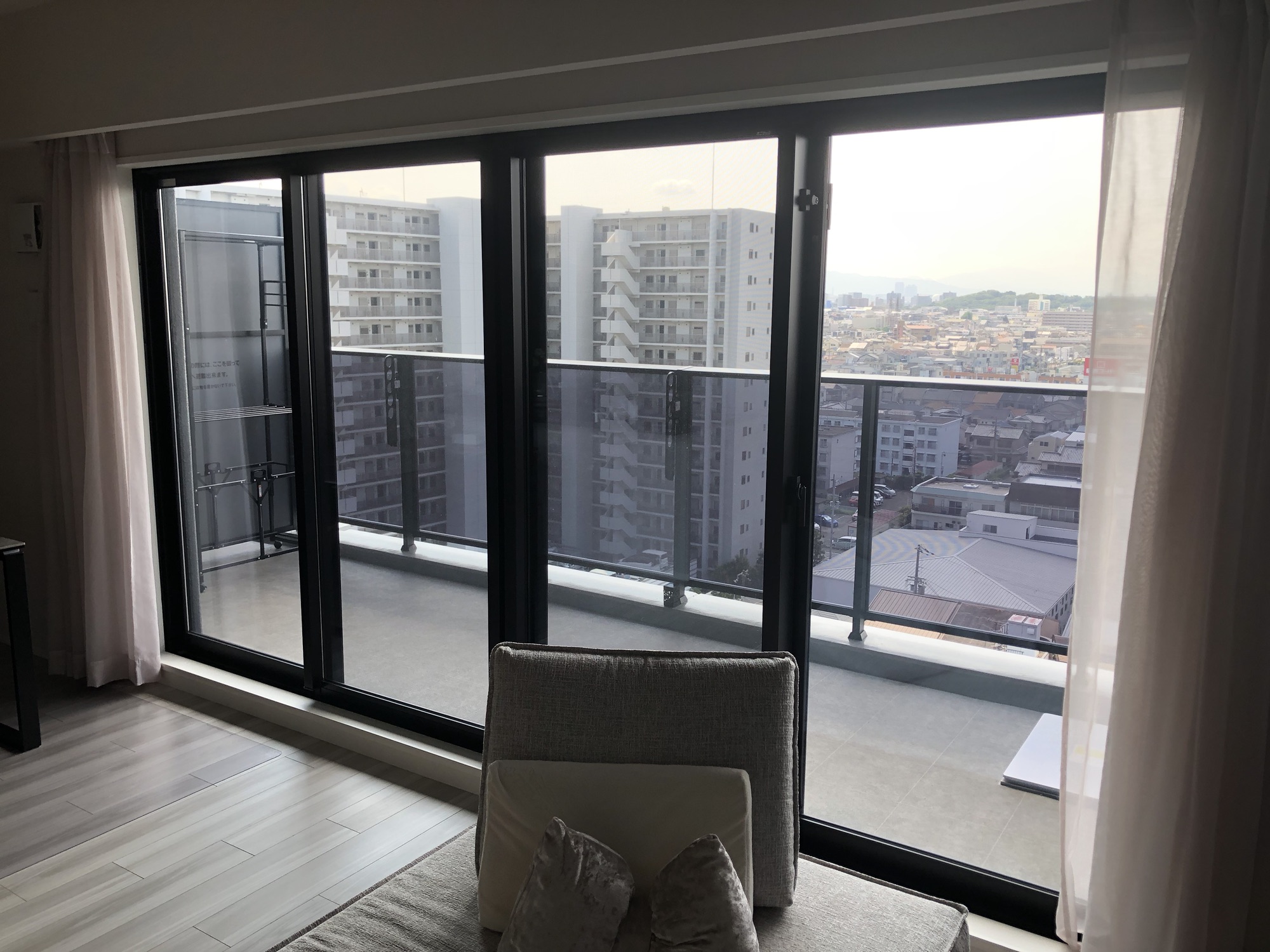 【施工実績】大阪府守口市｜マンション｜3M 反射低減フィルムで眺望を楽しむ|  両面貼り| 2025年11月