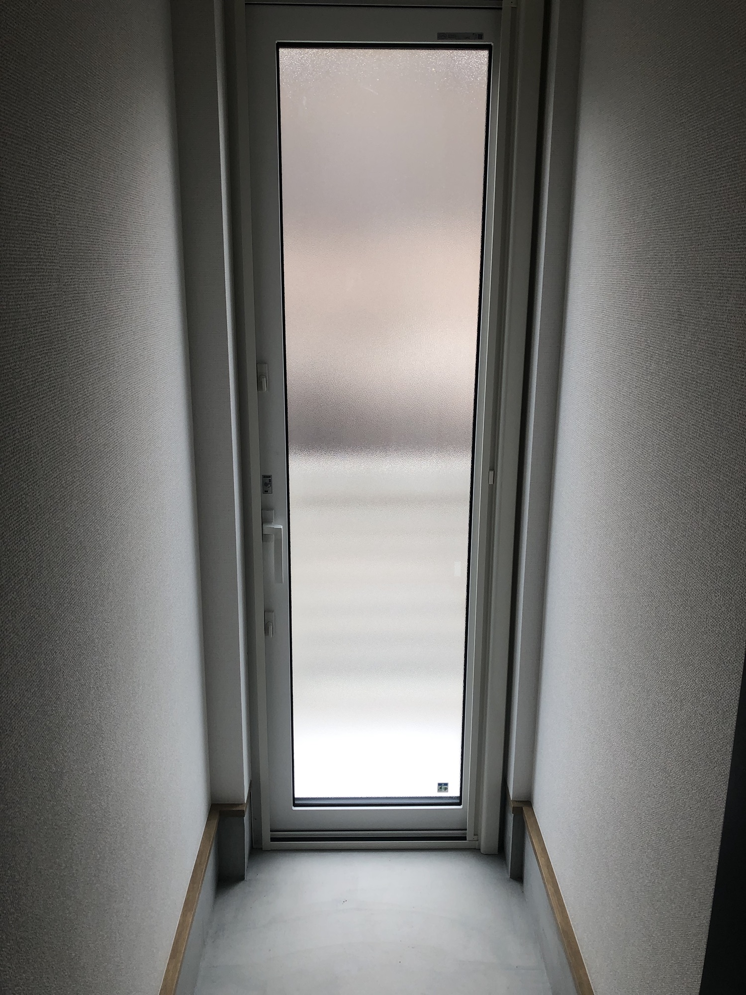 【施工実績】兵庫県神戸市灘区｜戸建て｜目隠し＆防犯対策|  3M  防犯フィルム  マット｜一石二鳥| 2025年11月